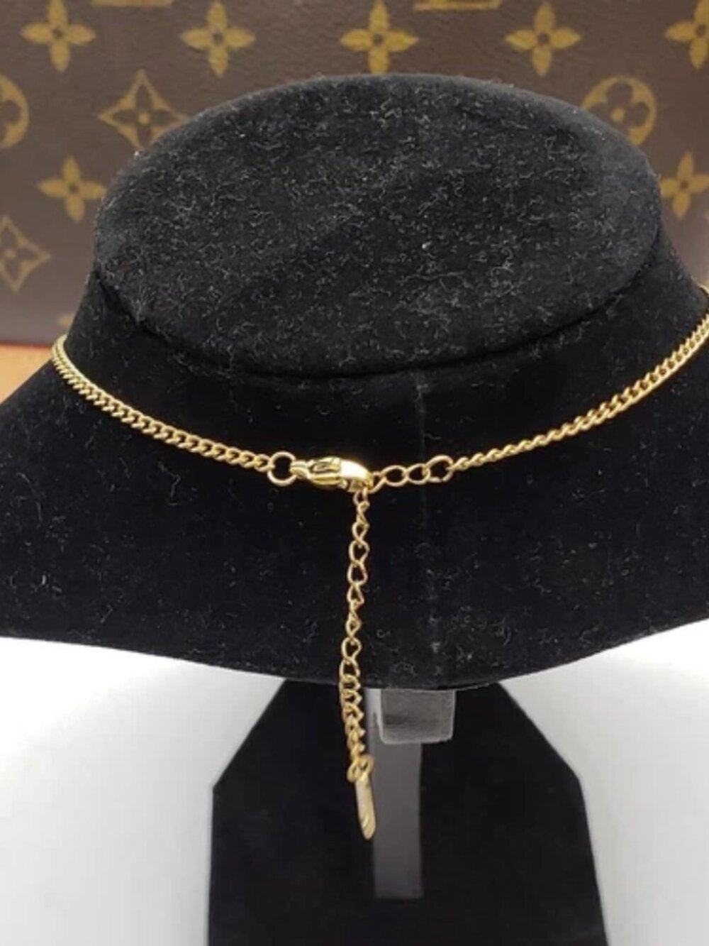 Gold-Plated Necklace with Authentic Louis Vuitton Padlock - Picture 6 of 10
